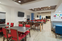  Vacation Hub International | Holiday Inn Express & Suites Nearest Universal Orlando Lobby