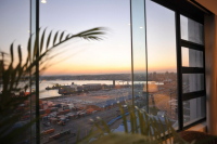  Vacation Hub International | Point Waterfront Apartments Lobby