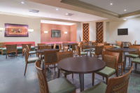  Vacation Hub International | La Quinta Inn & Suites by Wyndham Secaucus Meadowlands Lobby