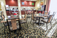  Vacation Hub International | Comfort Suites Orlando Airport Lobby