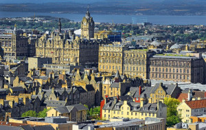  Vacation Hub International | Travelodge Edinburgh Central Queen Street Lobby