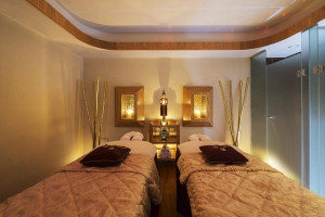  Vacation Hub International | Constantinou Bros Athena Beach Hotel Lobby
