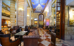  Vacation Hub International | Royal Plaza Hotel Lobby