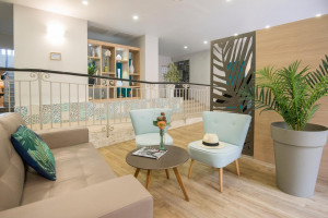  Vacation Hub International | Hotel du Midi Lobby