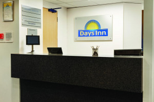  Vacation Hub International | Days Inn by Wyndham London Stansted Airport Lobby