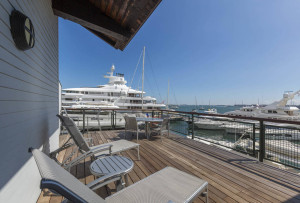  Vacation Hub International | Boston Yacht Haven Inn & Marina Lobby