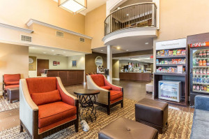  Vacation Hub International | Comfort Suites Myrtle Beach Lobby