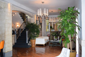  Vacation Hub International | Hotel Shelley Lobby