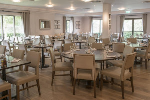  Vacation Hub International | Oxford Spires Hotel Lobby