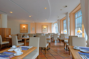  Vacation Hub International | Hotel Golden Tulip Luebecker Hof Lobby