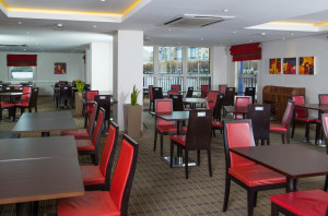  Vacation Hub International | Holiday Inn Express Manchester - Salford Quays Lobby