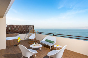  Vacation Hub International | Leonardo Hotel Lobby