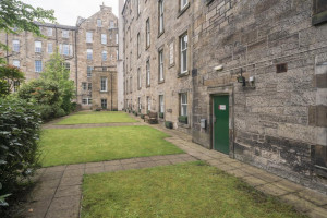  Vacation Hub International | Fountain Court Apartments - Royal Garden Lobby