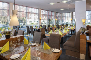  Vacation Hub International | Dorint Hotel Köln-Junkersdorf Lobby