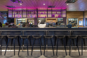  Vacation Hub International | Moxy Edinburgh Airport Lobby