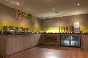  Vacation Hub International | Holiday Inn Express Edinburgh Airport Lobby