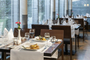  Vacation Hub International | NH Koeln Altstadt Lobby