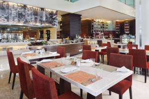  Vacation Hub International | Holiday Inn Mumbai International Airport Lobby