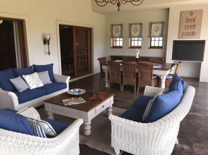  Vacation Hub International | Luxurious Cape Dutch home in Kingswood Lobby