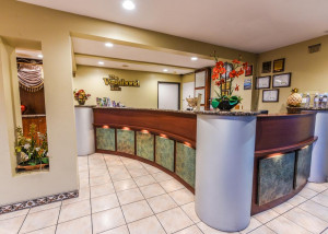  Vacation Hub International | Vagabond Inn Long Beach Lobby