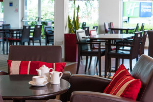  Vacation Hub International | Holiday Inn Express Leeds City Centre Lobby