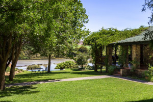  Vacation Hub International | Tzamenkomst River Lodge Lobby
