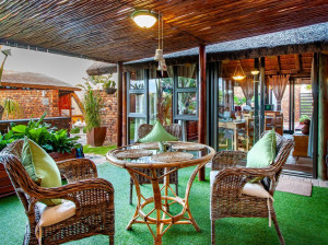  Vacation Hub International | The Owls Inn Country Villa's & Spa Lobby
