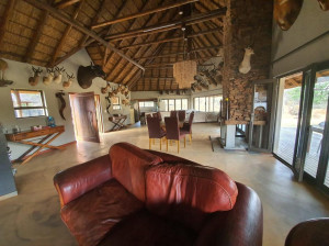  Vacation Hub International | Newburg Lodge, Elements Private Golf Estate Lobby