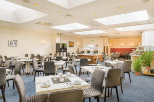  Vacation Hub International | Novum Hotel Arosa Essen Lobby