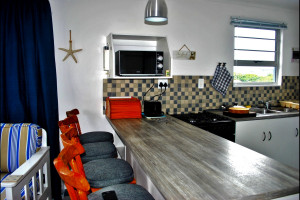  Vacation Hub International | Whale Watch Accommodation Lobby
