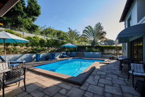  Vacation Hub International | The Hamptons Guest House Lobby