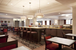  Vacation Hub International | Hampton Inn Boston - Cambridge Lobby