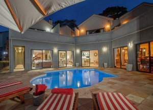  Vacation Hub International | 47th on Howard Lobby
