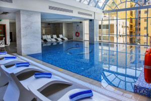  Vacation Hub International | Century Hotel Doha Lobby