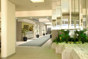  Vacation Hub International | Riviera Suites Lobby