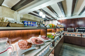  Vacation Hub International | Hotel Suizo Lobby