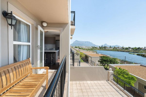  Vacation Hub International | Century On Lake Luxury Apartments Lobby