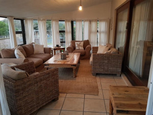  Vacation Hub International | Bushys Oak Lobby
