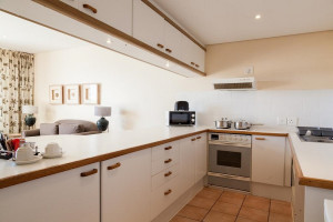  Vacation Hub International | Dolphin Beach Hotel Self Catering Apartments Lobby