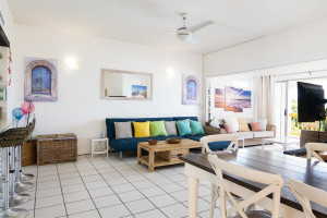  Vacation Hub International | Santorini Akrotiri 6 - Family Only Lobby