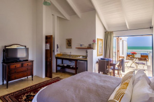  Vacation Hub International | Deja-Vu Lobby