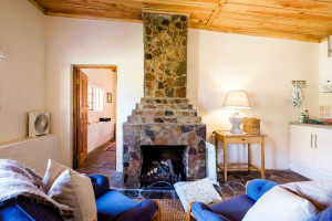  Vacation Hub International | Onbedacht Cottage Lobby