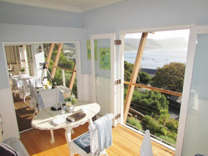  Vacation Hub International | A Boat House Lobby