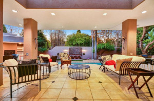  Vacation Hub International | Le Petit Fillan Lobby