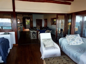  Vacation Hub International | The Beach House Lobby