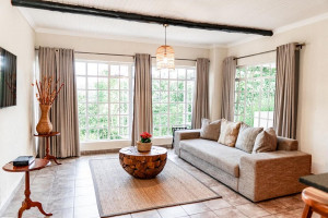  Vacation Hub International | Bush Baby Valley Lodge Lobby