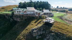  Vacation Hub International | Swallow Cliff Hall Lobby