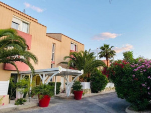  Vacation Hub International | Hotel Gil De France Lobby