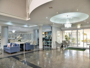  Vacation Hub International | Holiday Inn Johannesburg Airport, an IHG Hotel Lobby