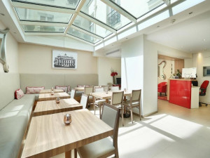  Vacation Hub International | Le Grand Hôtel de Normandie Lobby